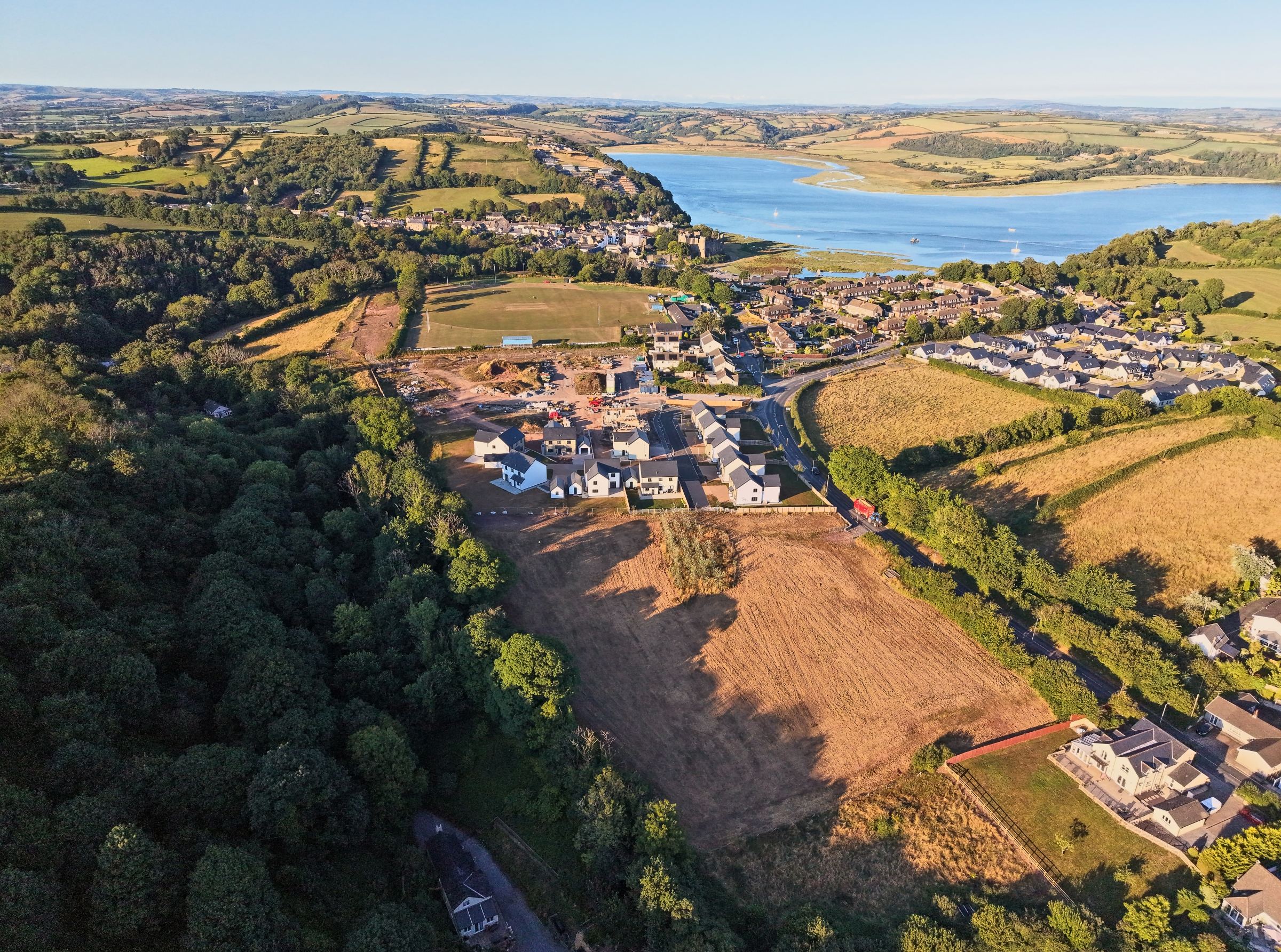 Cl&ocirc;s Hugdon, Laugharne &mdash; new homes above the T&acirc;f estuary, Laugharne Castle beyond