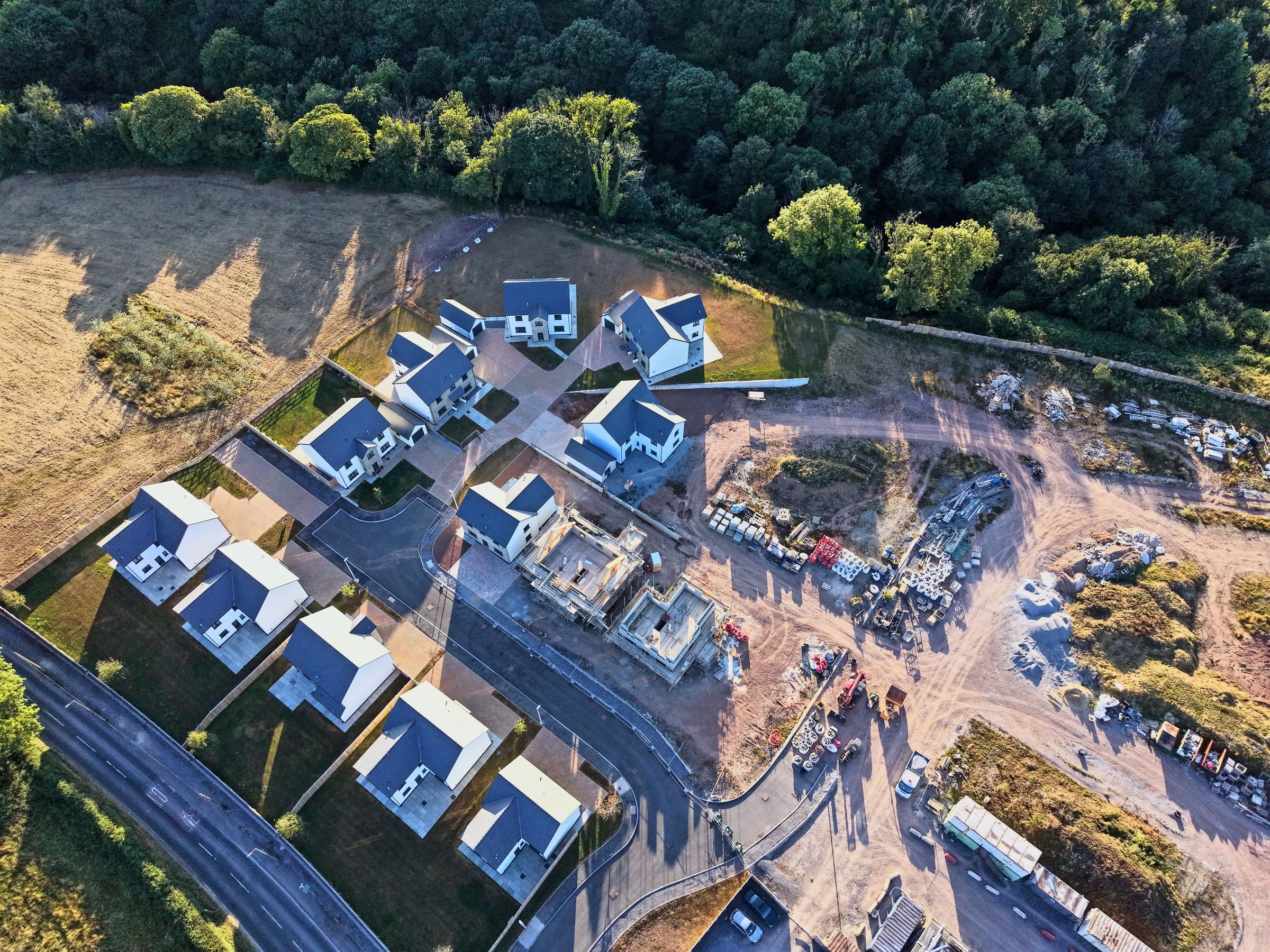 Cl&ocirc;s Hugdon, Laugharne &mdash; a top-down view of the development layout