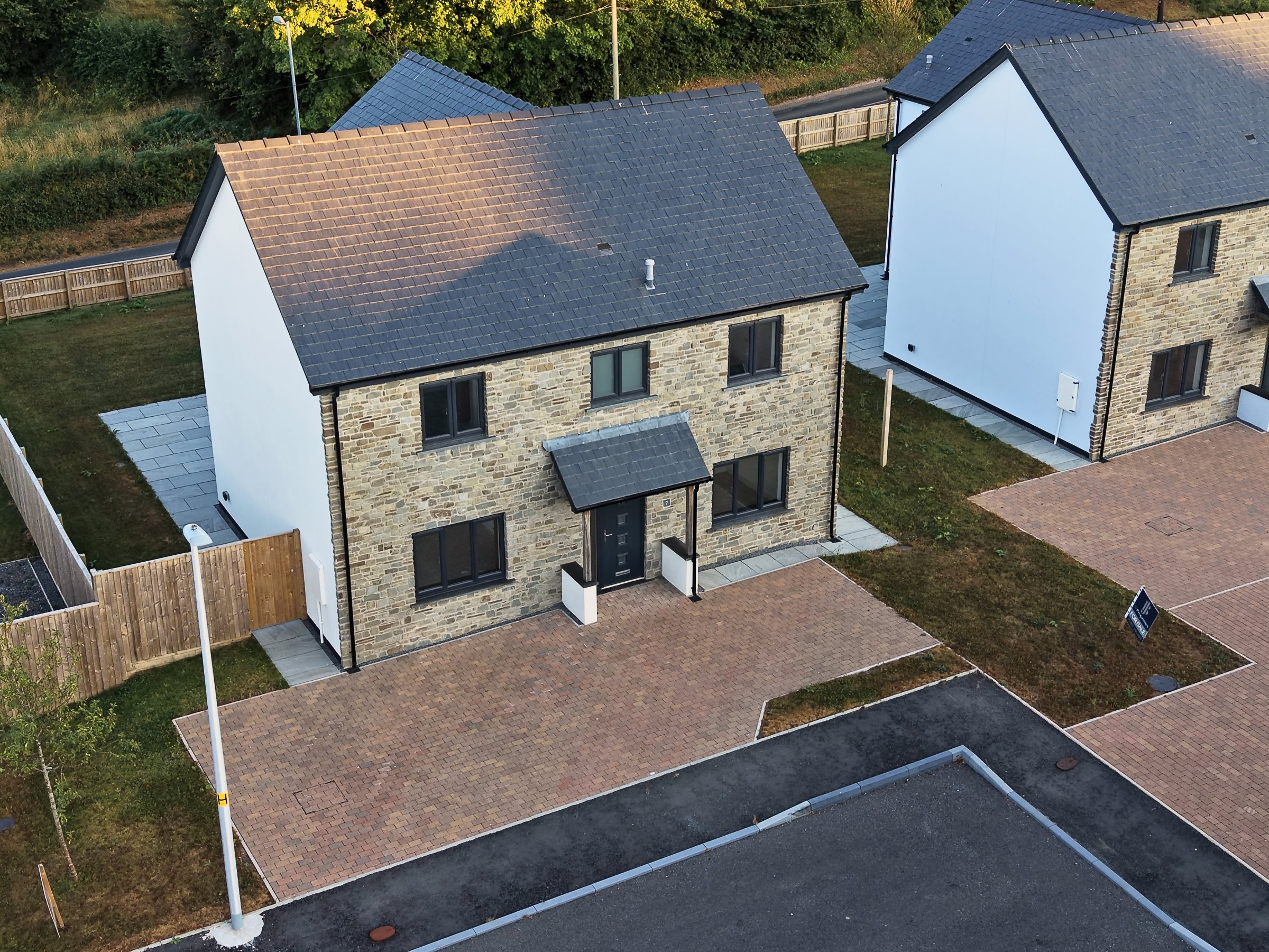 Cl&ocirc;s Hugdon, Laugharne &mdash; a completed new home seen from the air