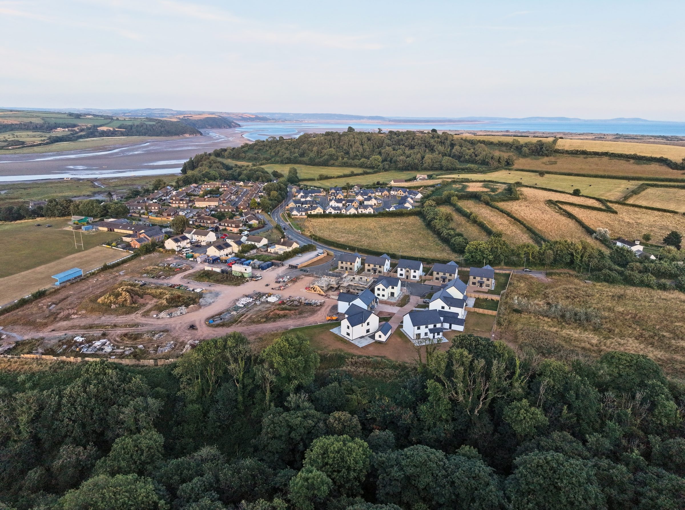 The T&acirc;f estuary at Laugharne &mdash; a wide view from the air