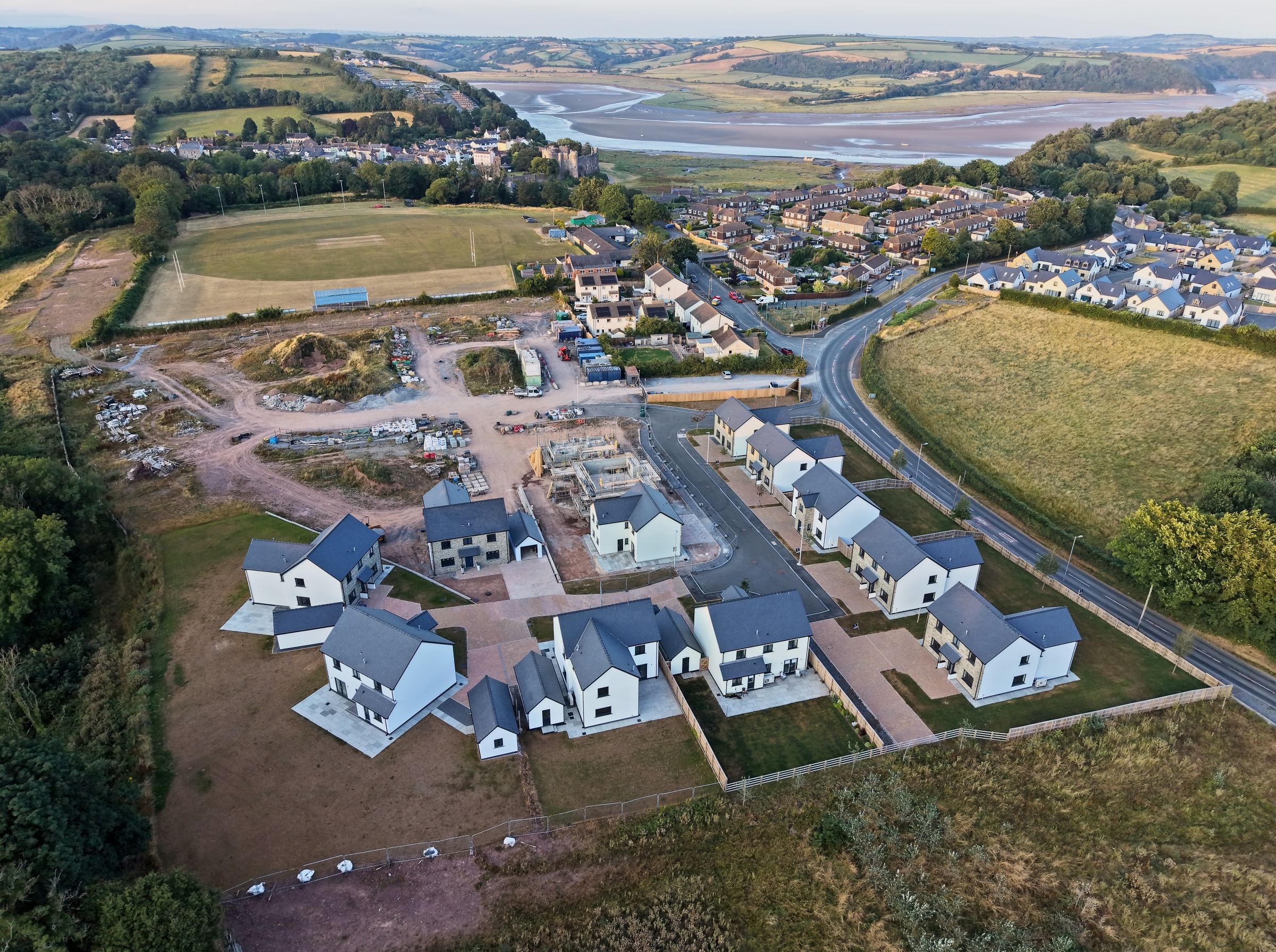 Cl&ocirc;s Hugdon, Laugharne &mdash; the remaining building plots seen from directly above